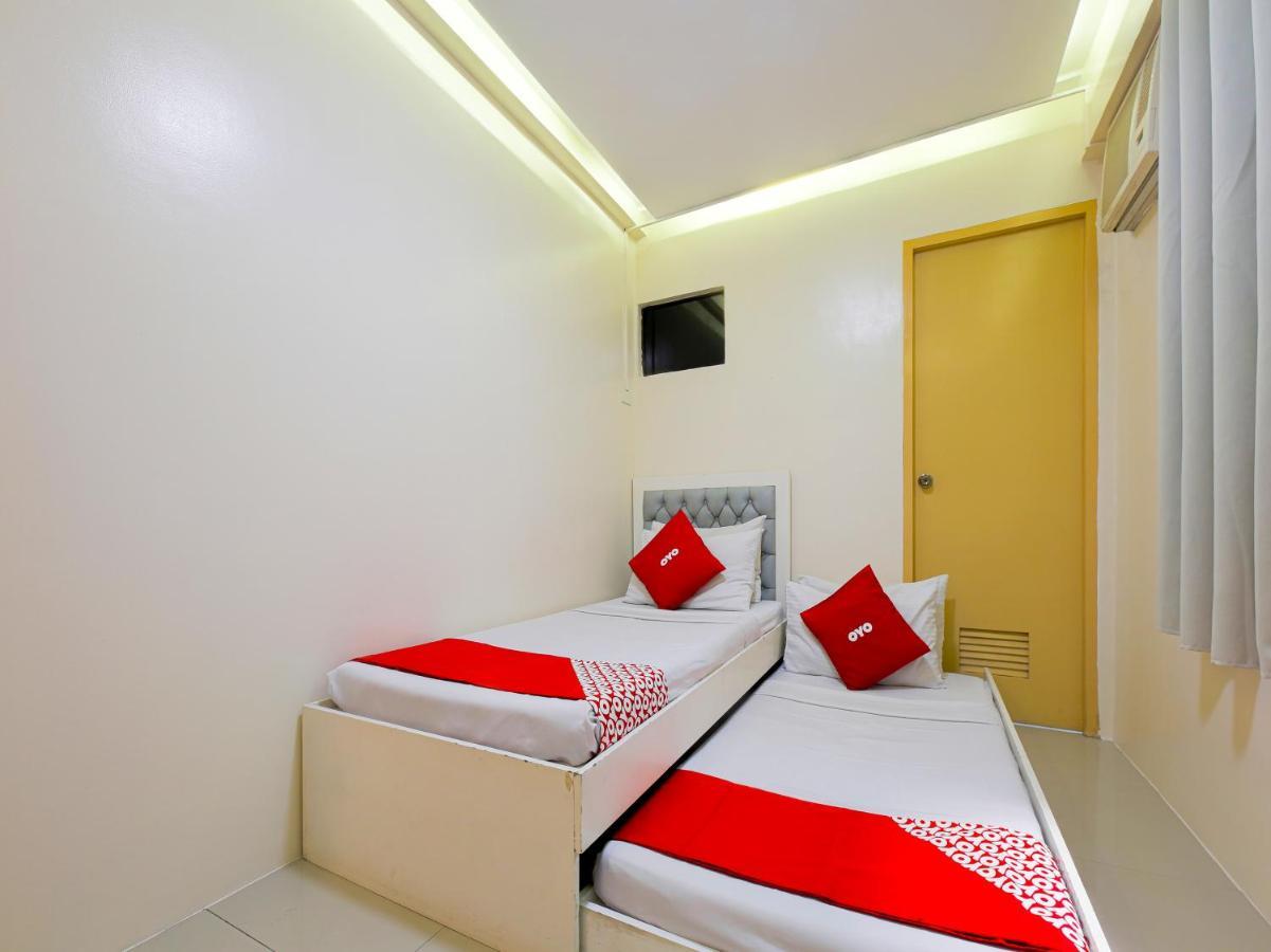 Oyo 783 Freemont Place Paranaque City Exteriör bild